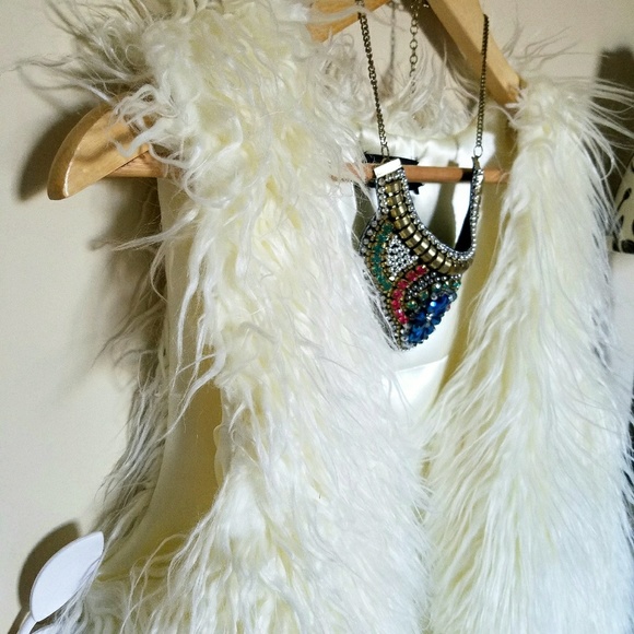 Ivory Faux Fur Vest S/M - Picture 3 of 6